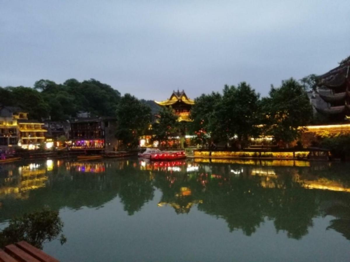 沱江缘民宿 Fenghuang Εξωτερικό φωτογραφία